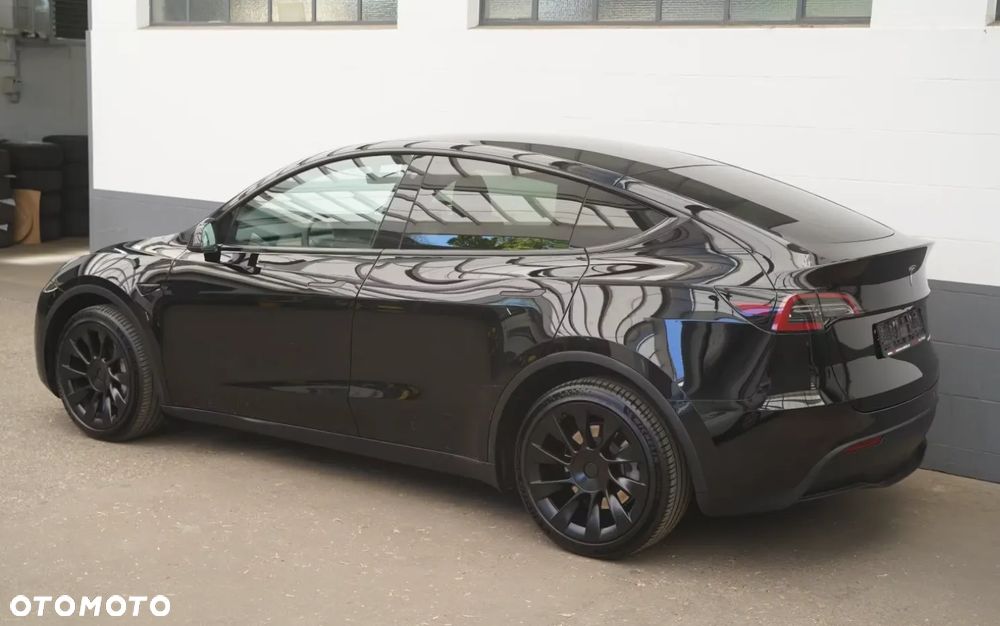 Tesla Model Y - 7