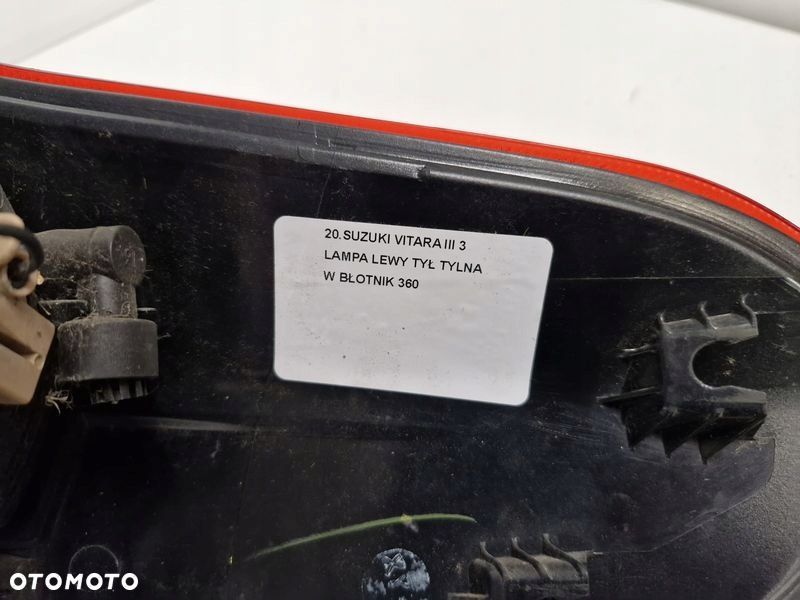 SUZUKI VITARA III 3 LAMPA LEWY TYŁ TYLNA W BŁOTNIK - 5