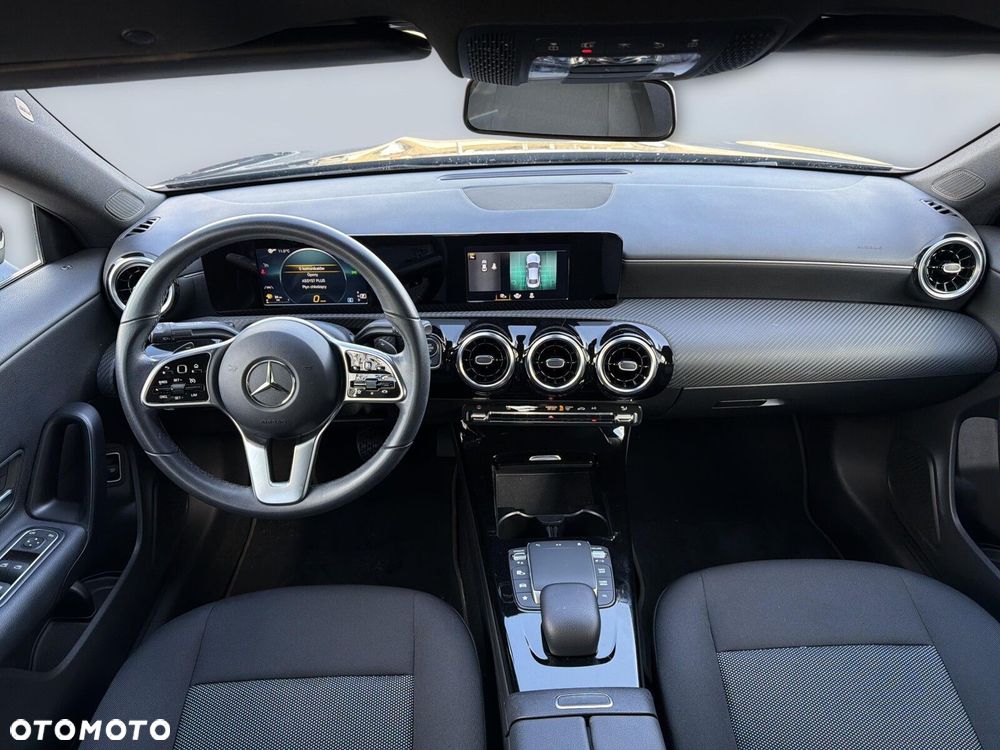 Mercedes-Benz CLA - 12