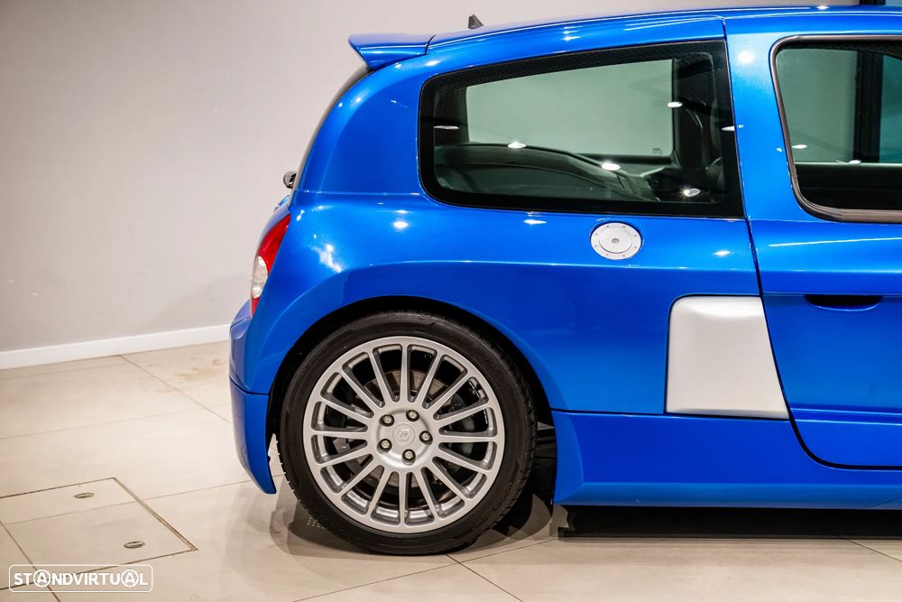 Renault Clio 3.0 V6 Sport - 15