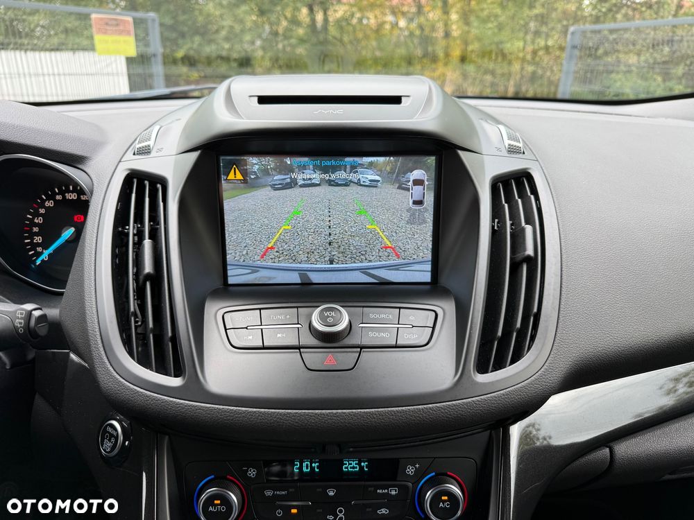 Ford Kuga 1.5 EcoBoost 2x4 Titanium - 24