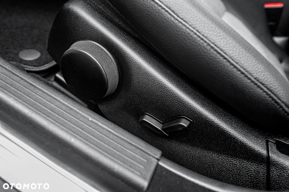 Mercedes-Benz Klasa C 180 BlueEFFICIENCY 7G-TRONIC Avantgarde - 21