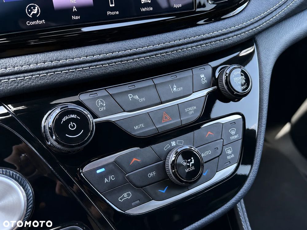 Chrysler Pacifica - 17