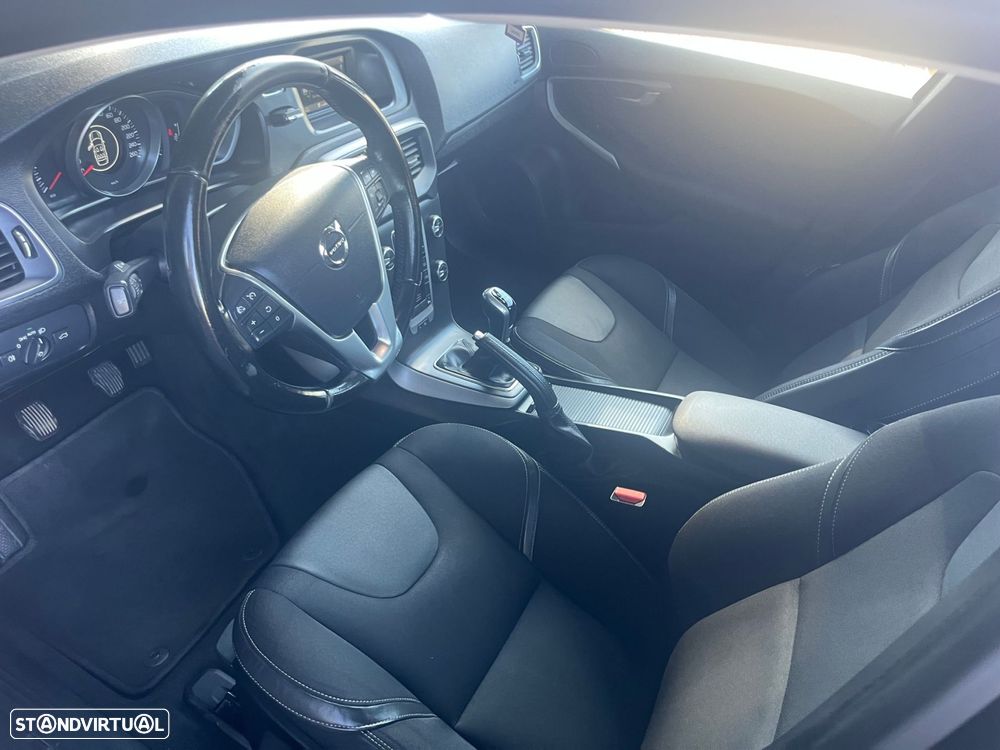 Volvo V40 2.0 D3 R-Design Momentum - 15