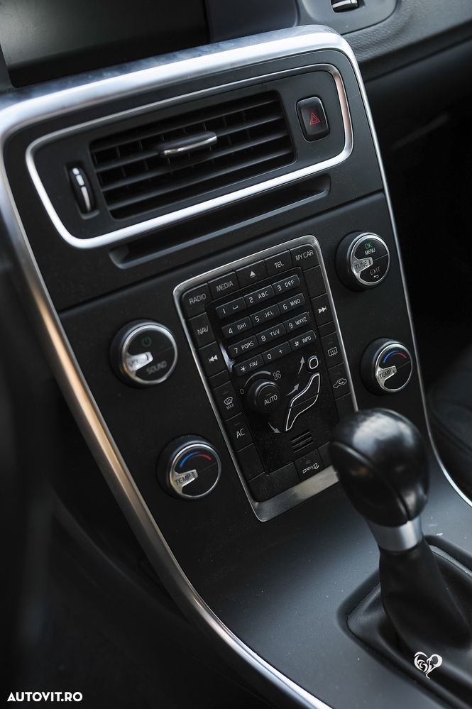 Volvo V60 D2 Start-Stop Kinetic - 4