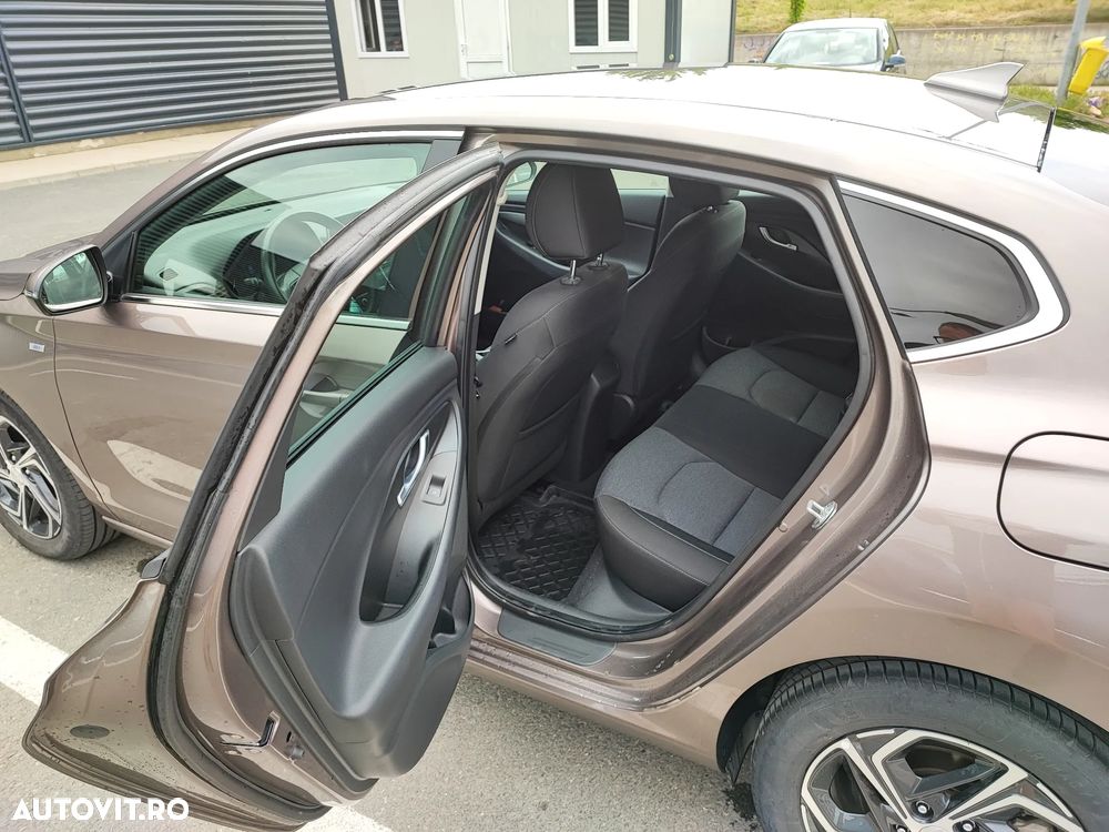 Hyundai i30 1.5 T-GDI 160CP MHEV 5DR M/T Highway - 9