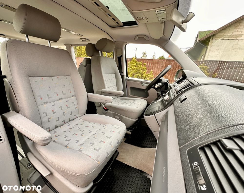 Volkswagen Multivan - 21