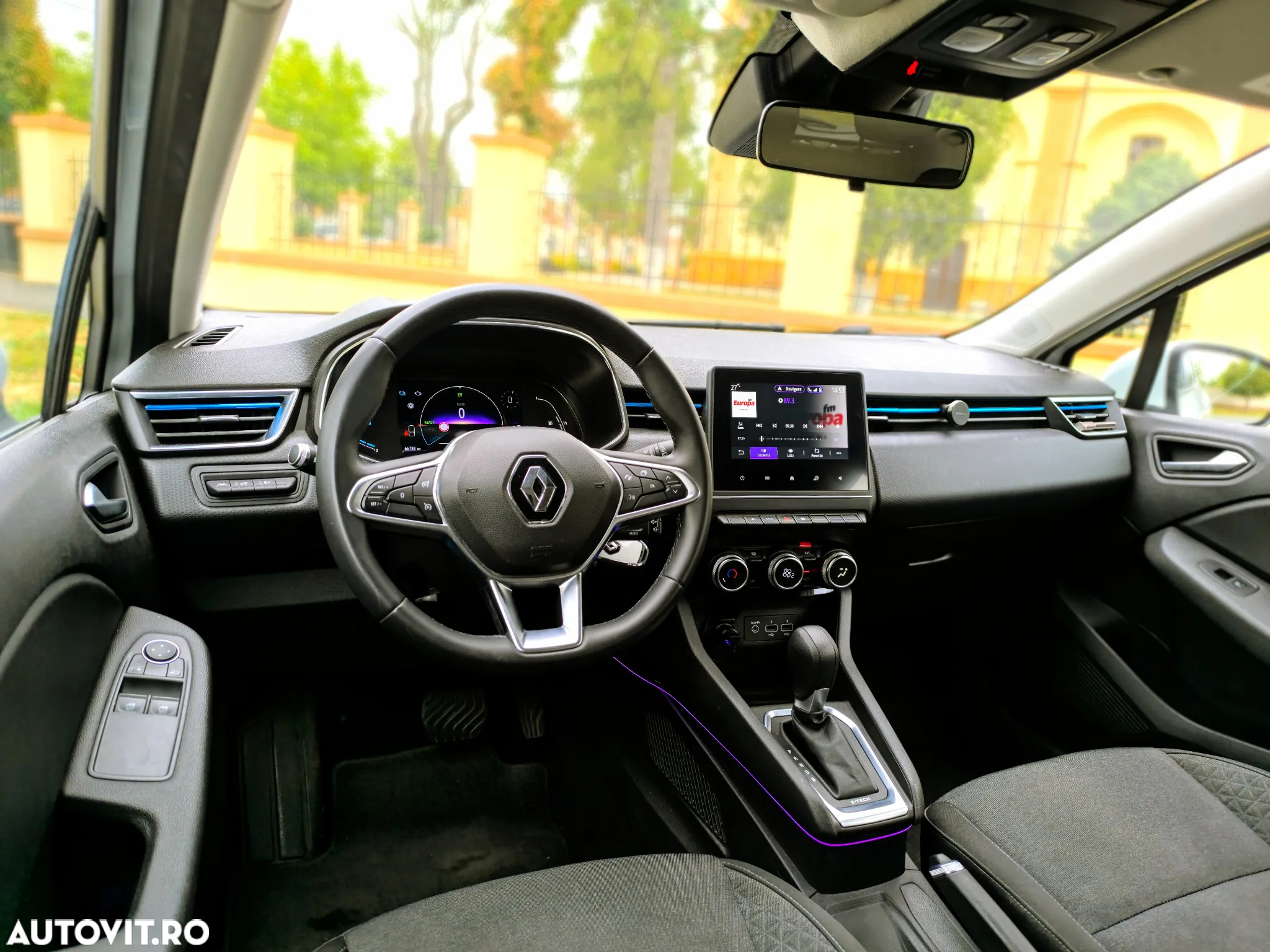 Renault Clio E-TECH Hybrid 140 ZEN - 9