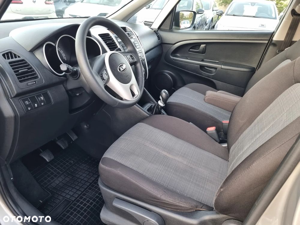 Kia Venga 1.4 L - 10