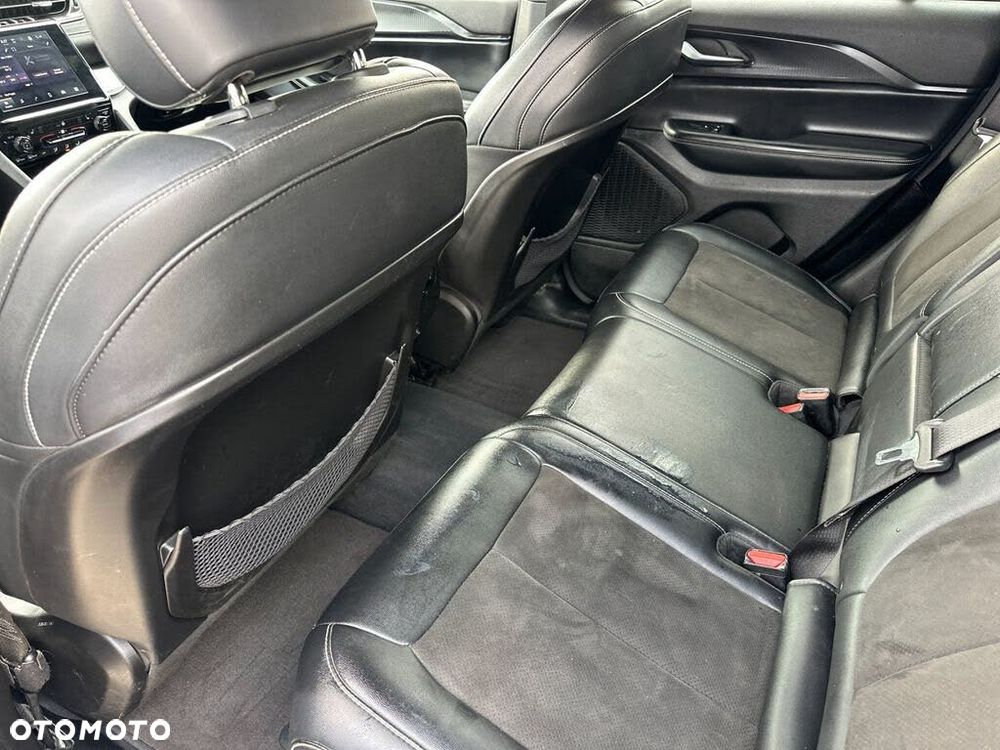 Jeep Grand Cherokee - 12