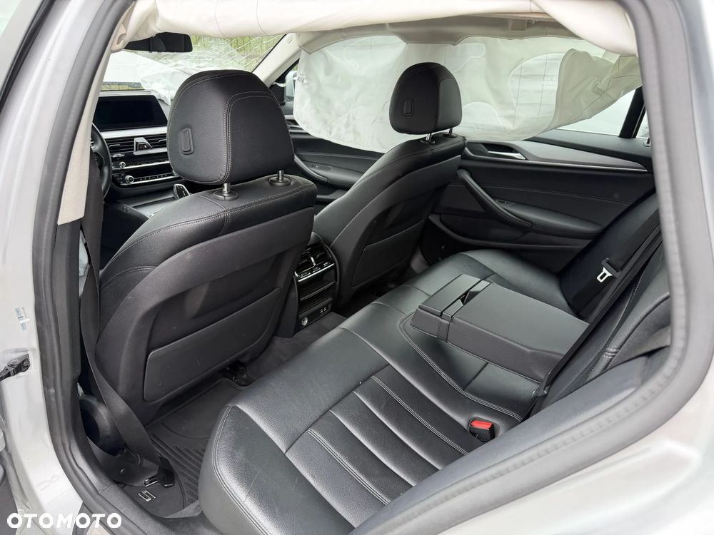 BMW Seria 5 530d xDrive Sport Line - 24