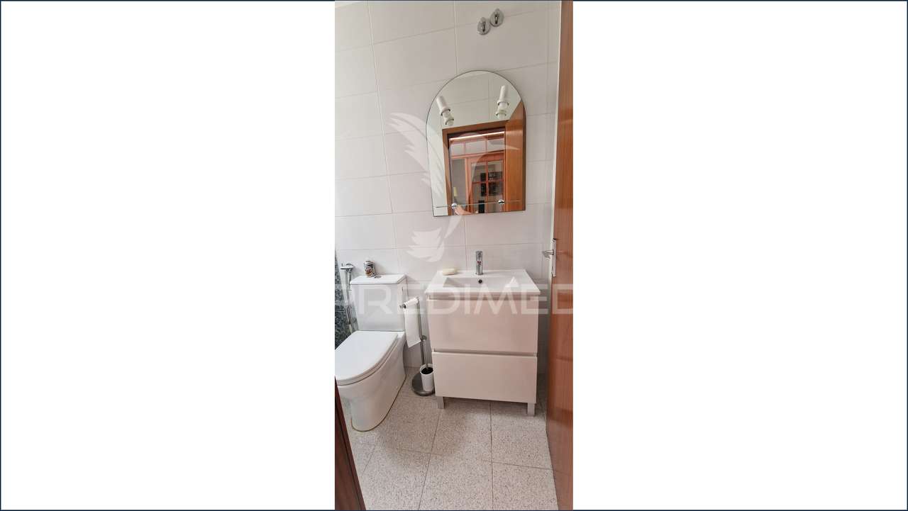 Moradia T2+1 Renovada no Bairro da Chasa - Conforto, Luz e Funciona... - Grande imagem: 4/23