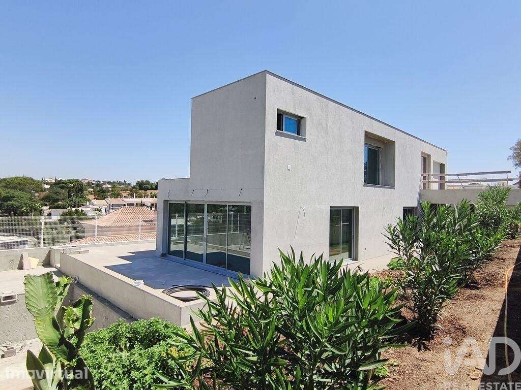 Casa / Villa T3 em Loulé (São Clemente) de 263,00 m2