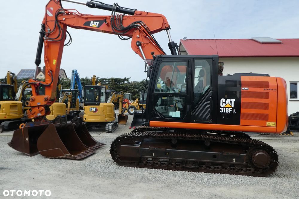 Caterpillar M 318F Z NIEMIEC TRZY ŁYŻKI - 2