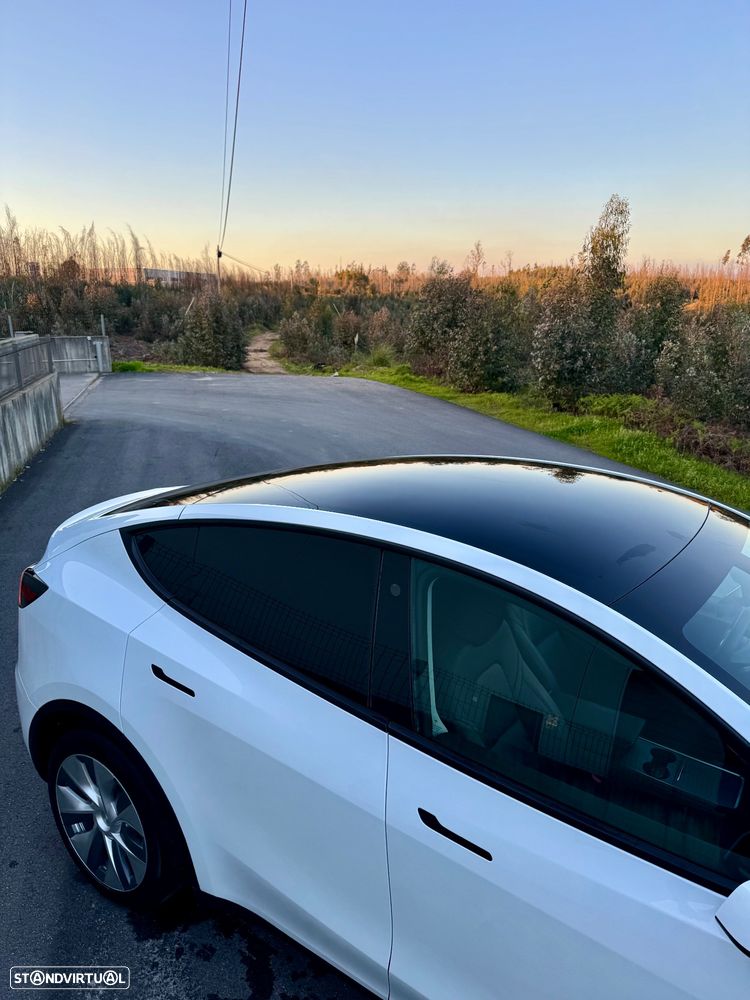 Tesla Model Y - 4