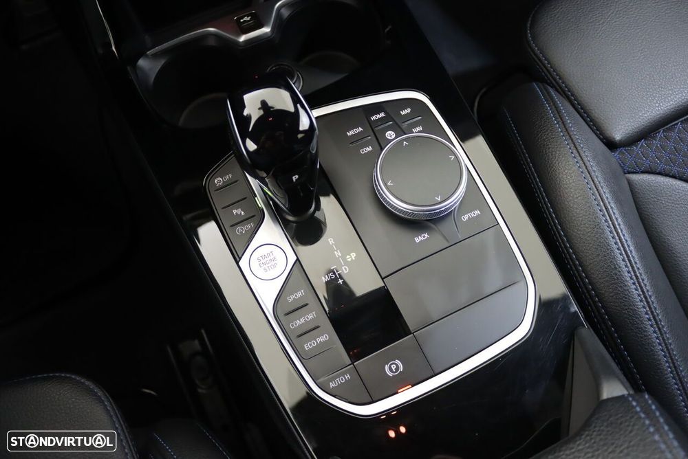 BMW 116 d Pack Desportivo M Auto - 17