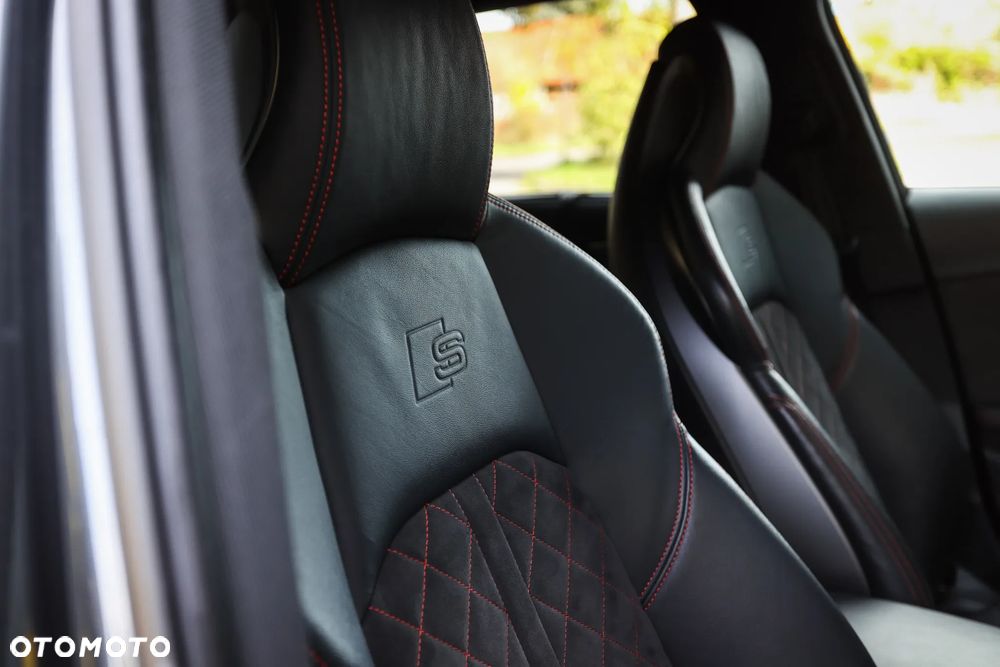 Audi A4 Avant 40 TDI quattro S tronic S line - 28