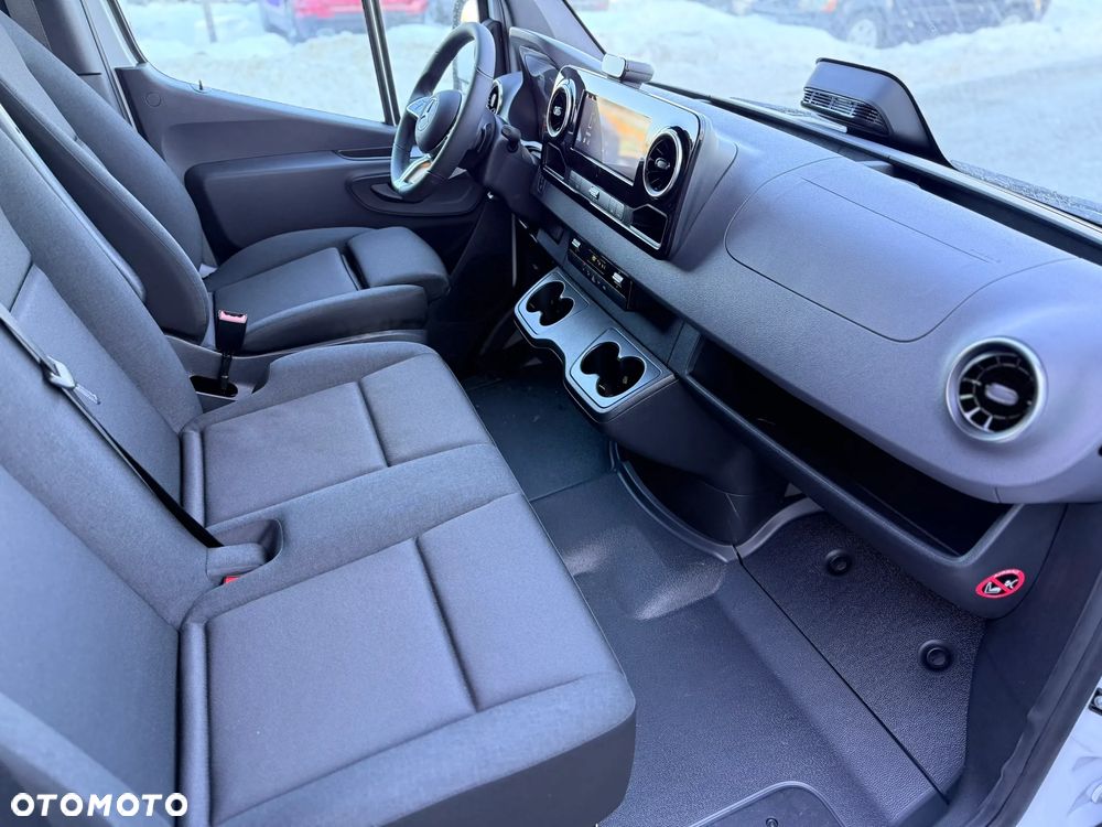 Mercedes-Benz Sprinter - 21