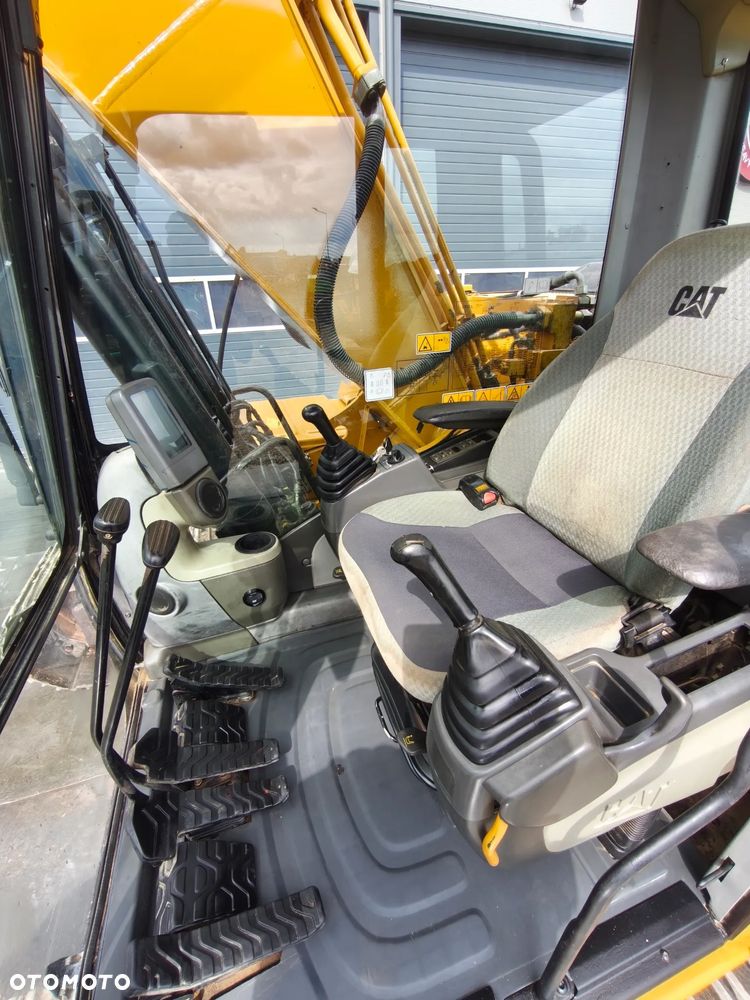 Caterpillar 320DL - 11