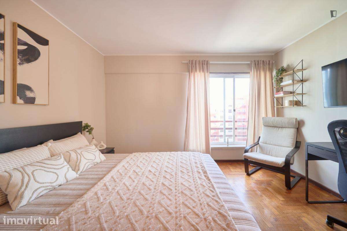 Quarto - localizado em Benfica Lisbon - Grande imagem: 5/30