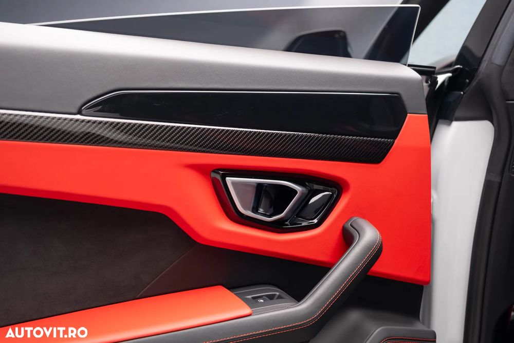 Lamborghini URUS - 40