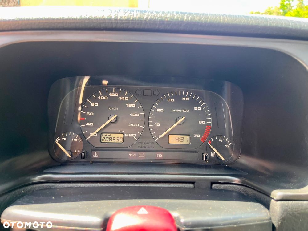 Volkswagen Golf 1.6 CL - 26