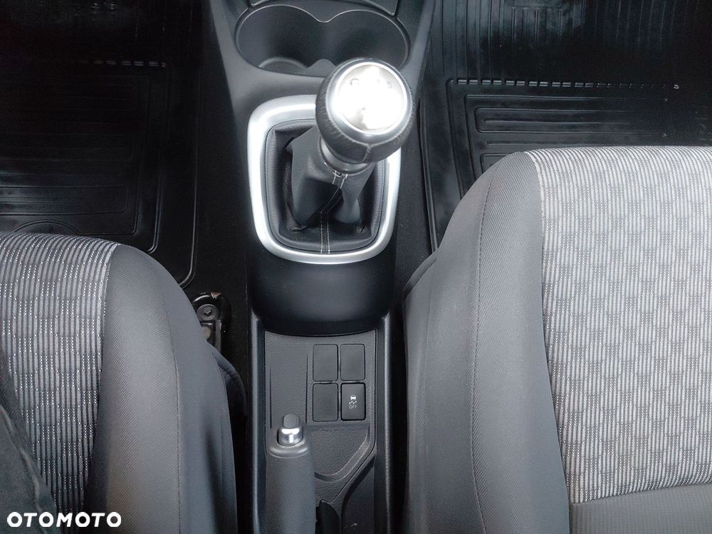 Toyota Yaris - 25