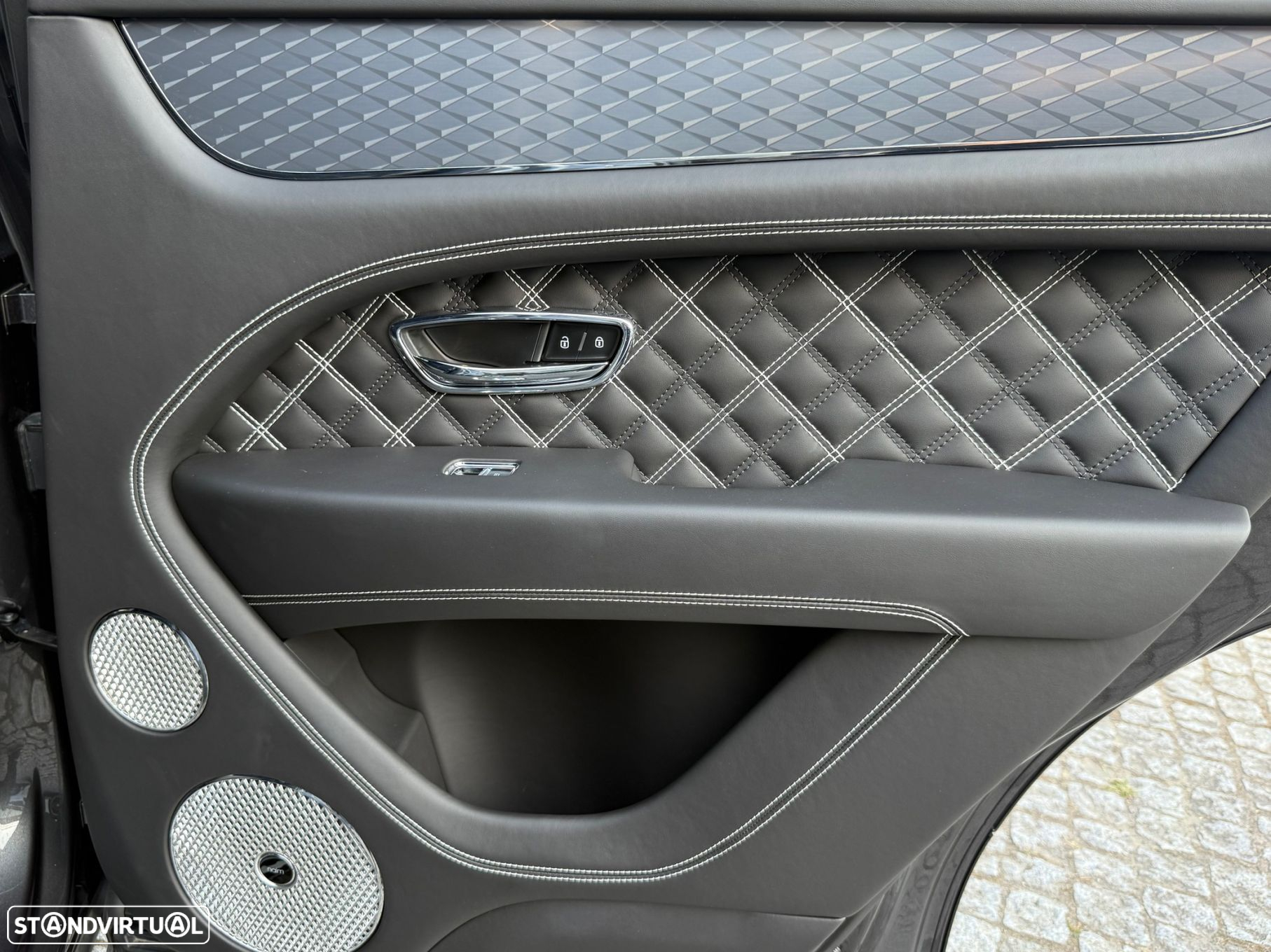 Bentley Bentayga V8 Atelier Edition - 40