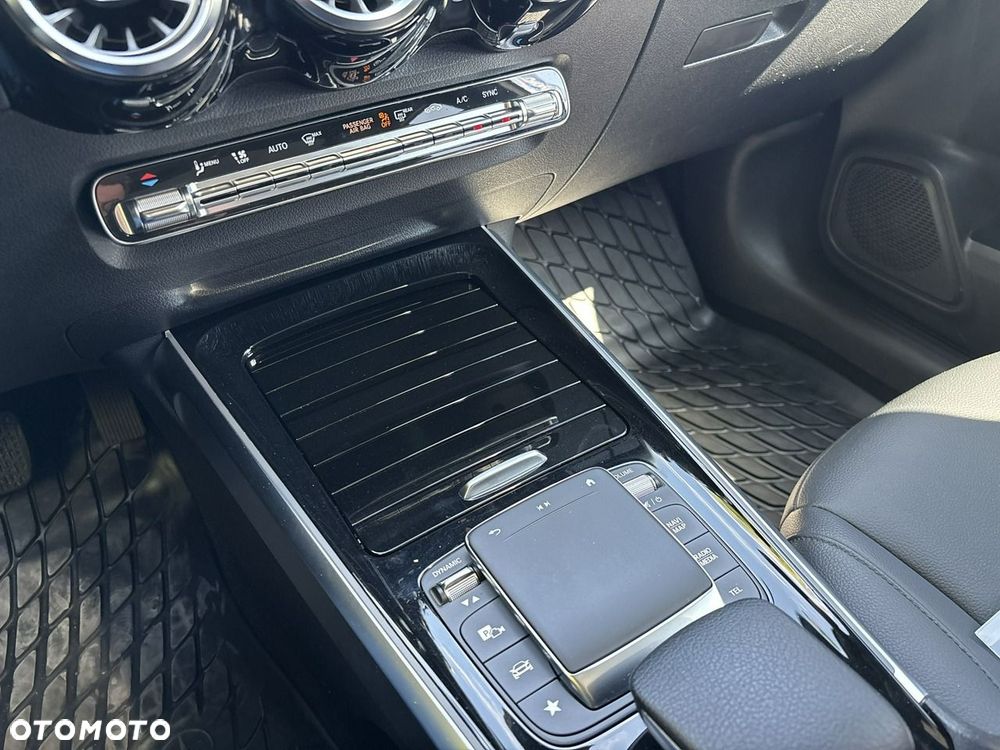 Mercedes-Benz GLB 250 4-Matic 8G-DCT - 27