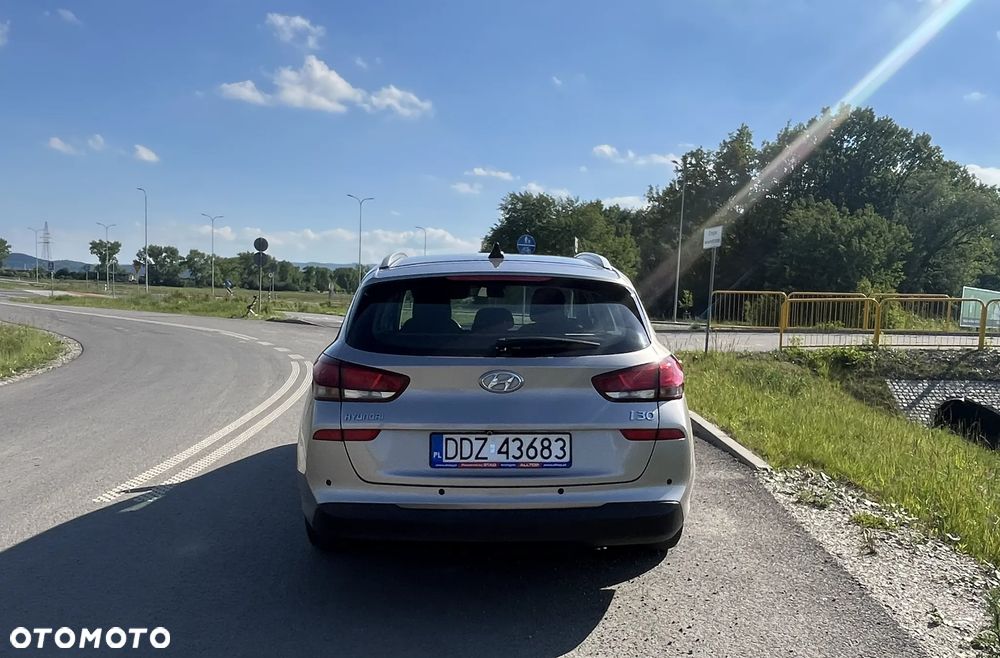 Hyundai i30 1.4 Classic + - 8
