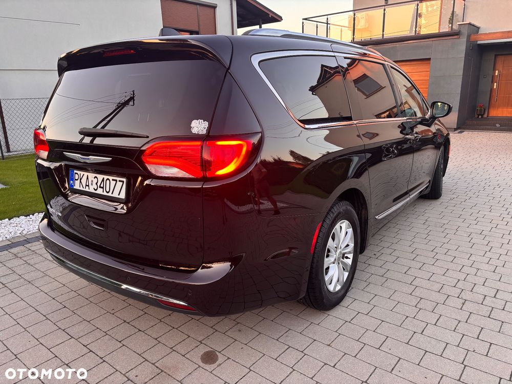 Chrysler Pacifica - 10