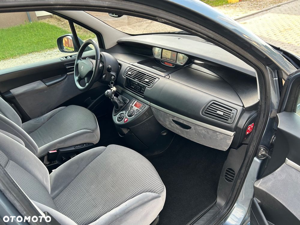 Peugeot 807 HDi 165 Premium - 19