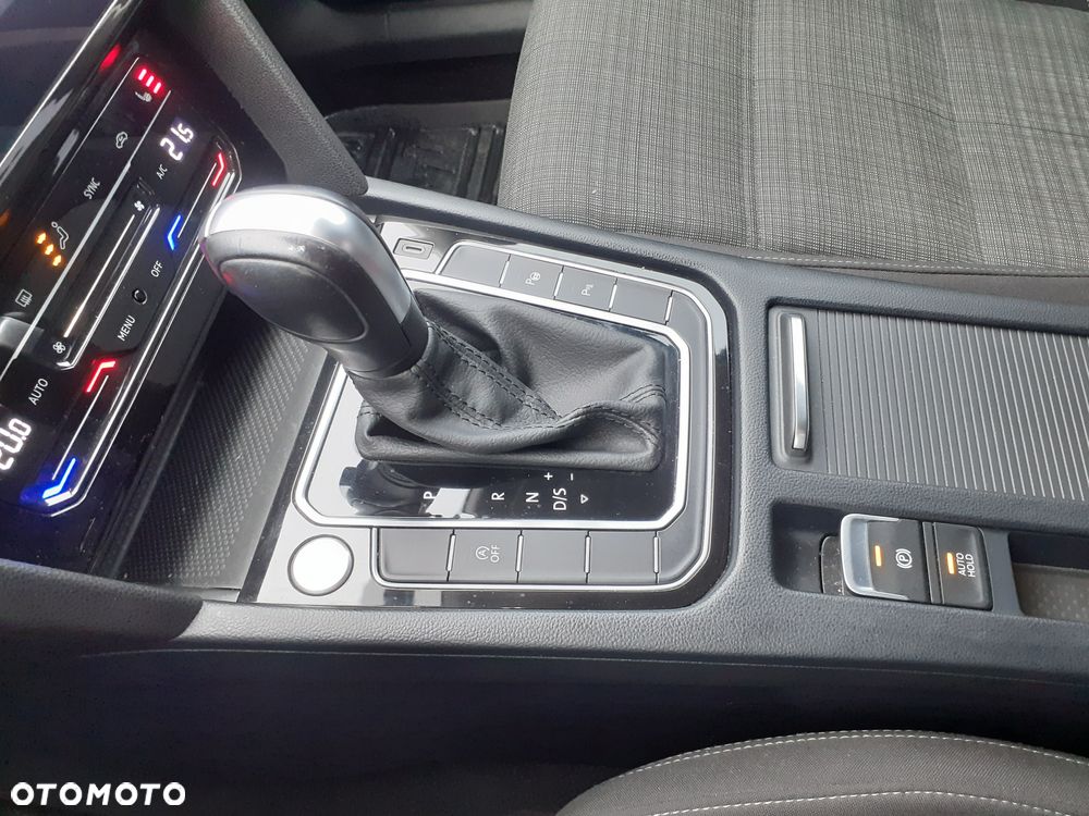 Volkswagen Passat - 22