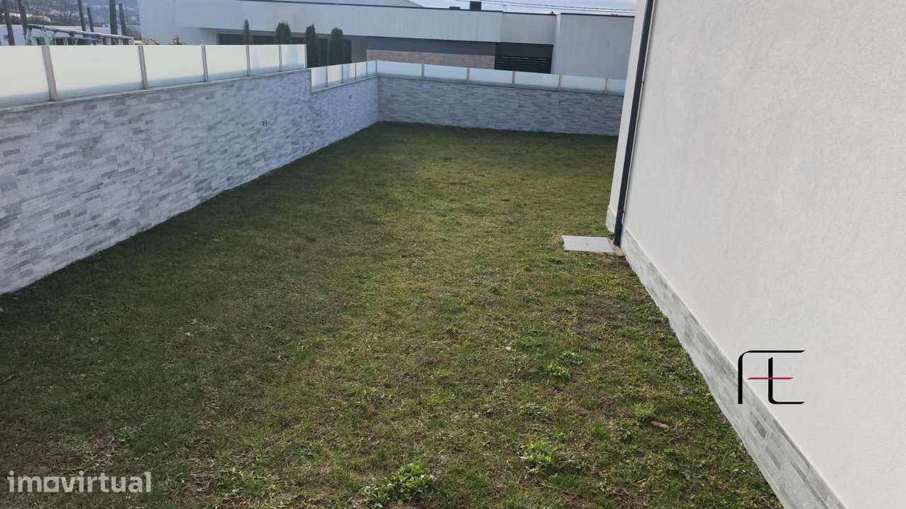 Moradia T3+1 Venda em Merelim (São Paio), Panoias e Parada de Tibães,B - Grande imagem: 3/40