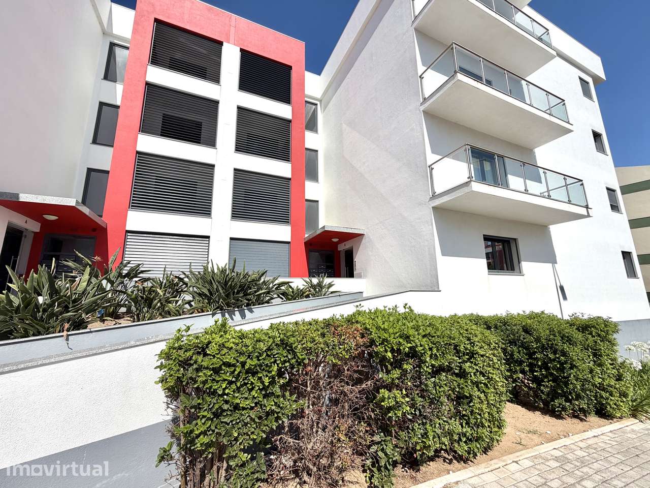 Apartamento T2 com Garagem Box para 3 carros - Grande imagem: 2/19