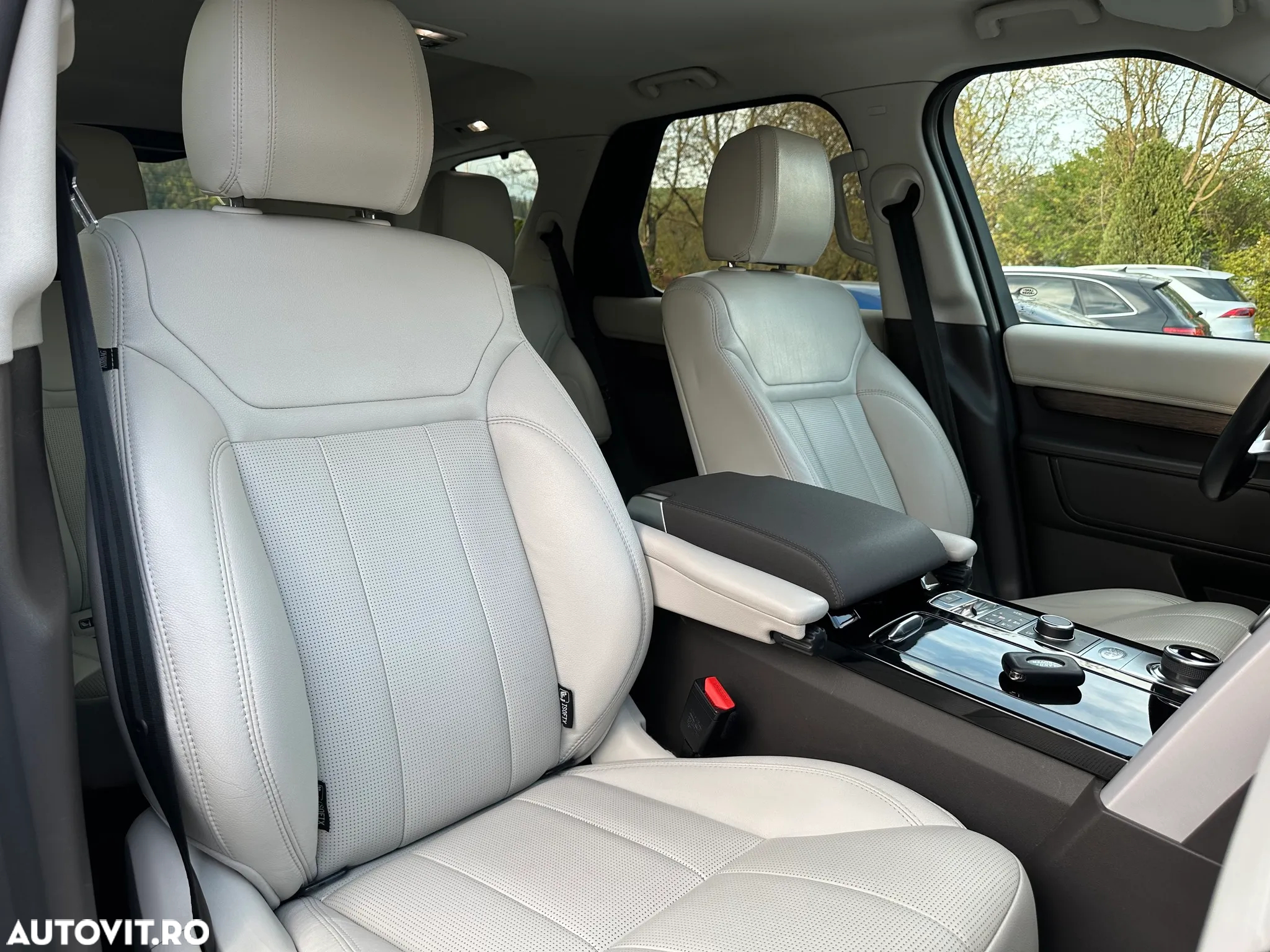 Land Rover Discovery 3.0 L TD6 HSE Luxury - 23