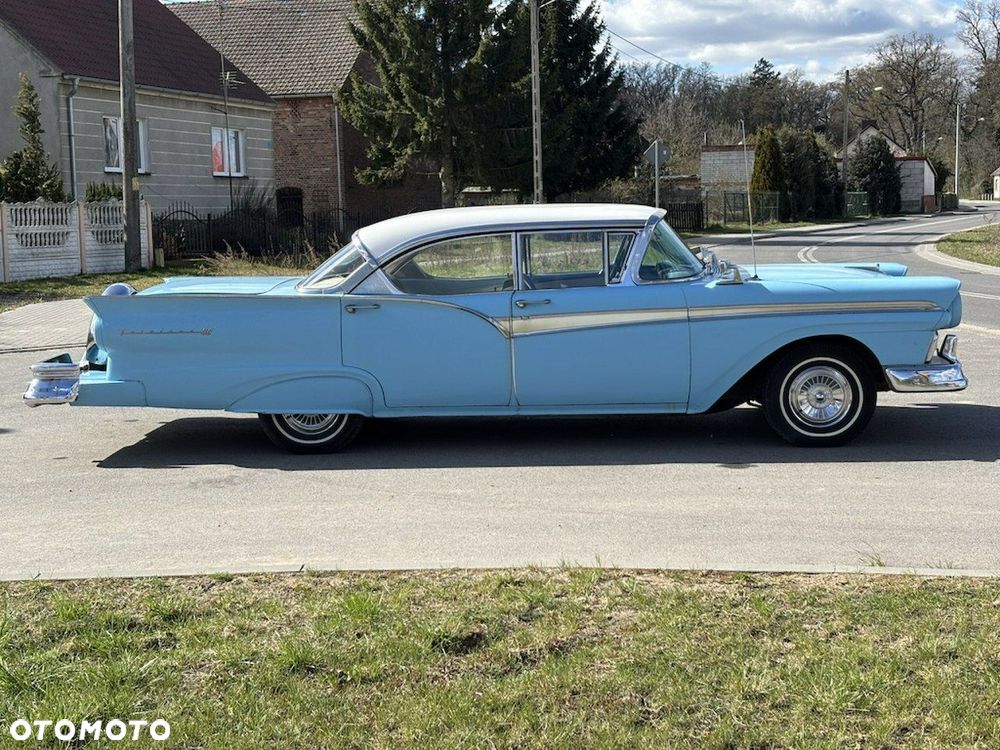 Ford Fairlane - 8