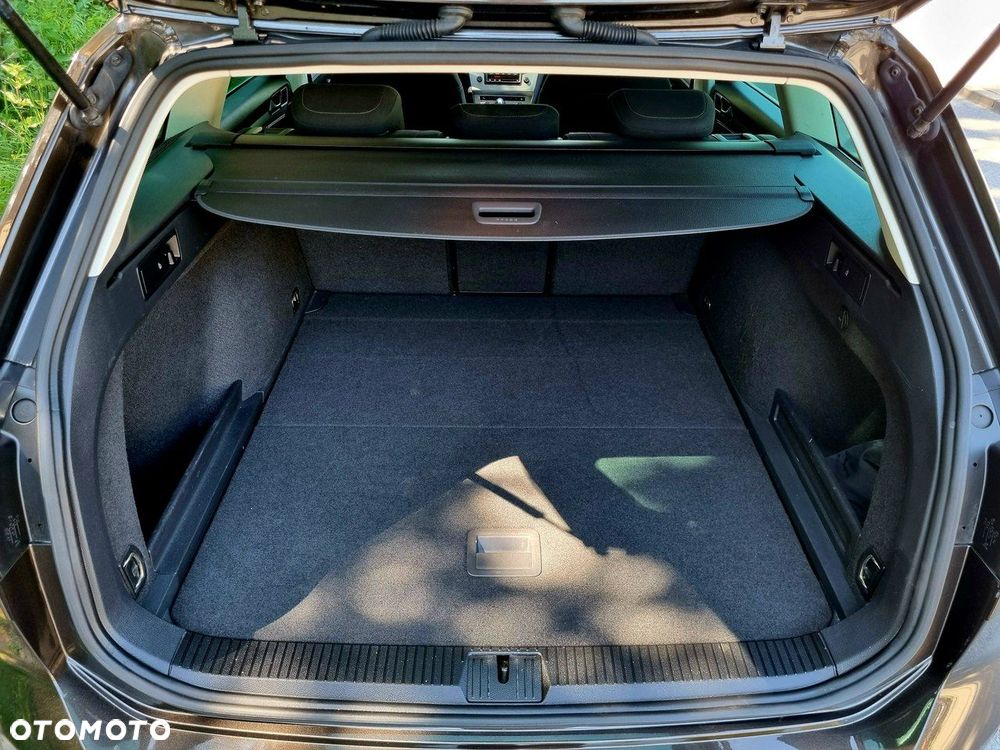 Volkswagen Passat - 13