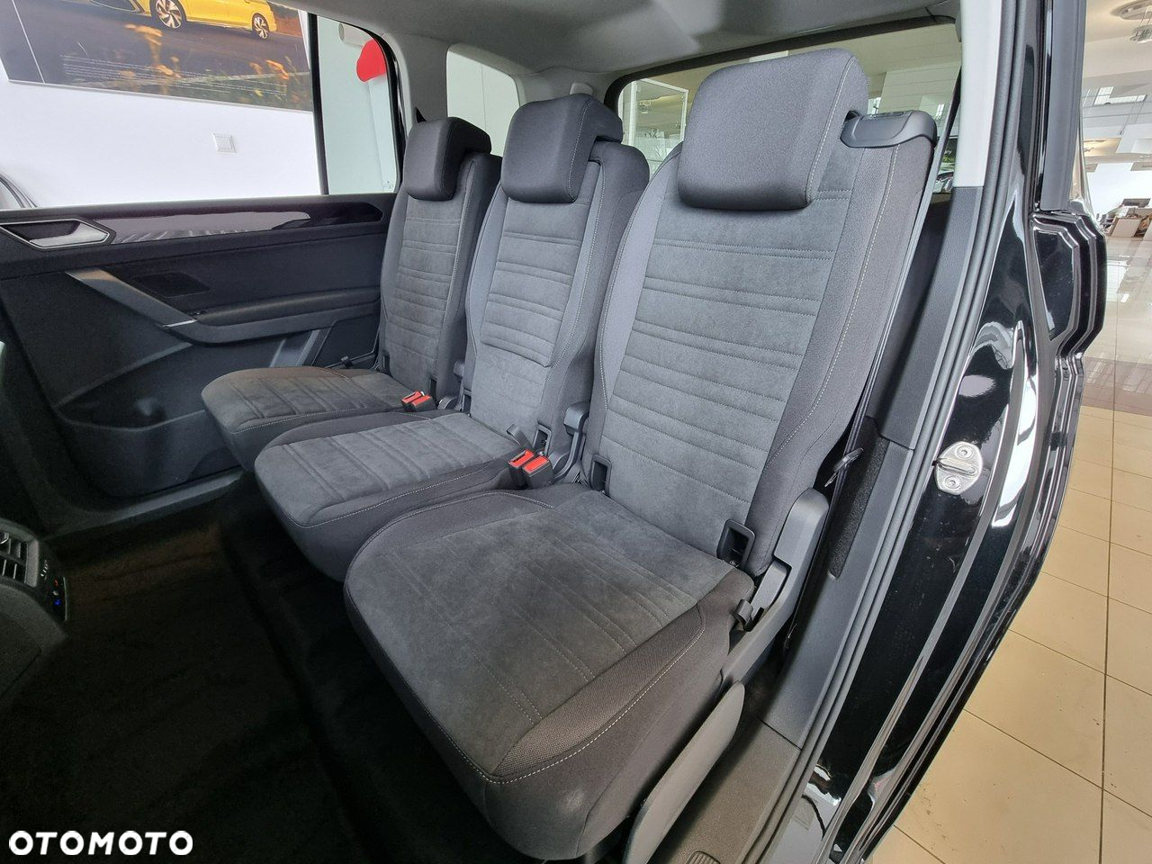 Volkswagen Touran - 12
