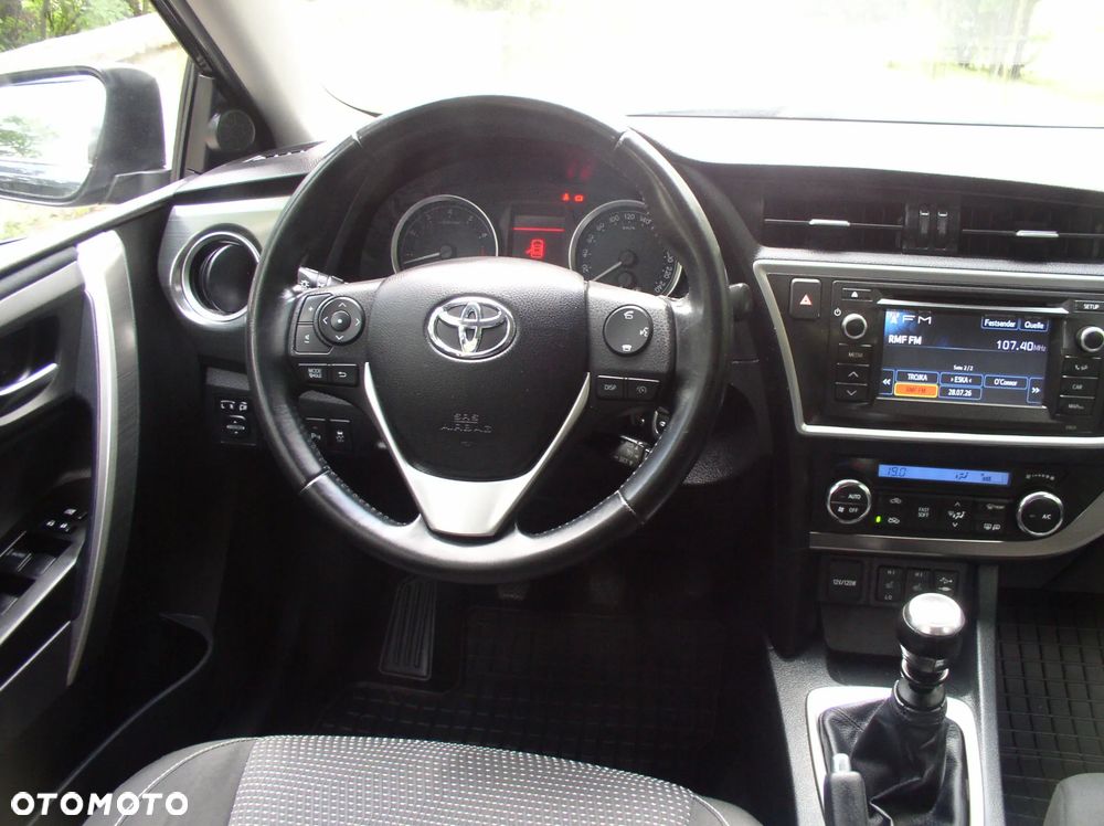 Toyota Auris 1.6 Valvematic Executive - 6