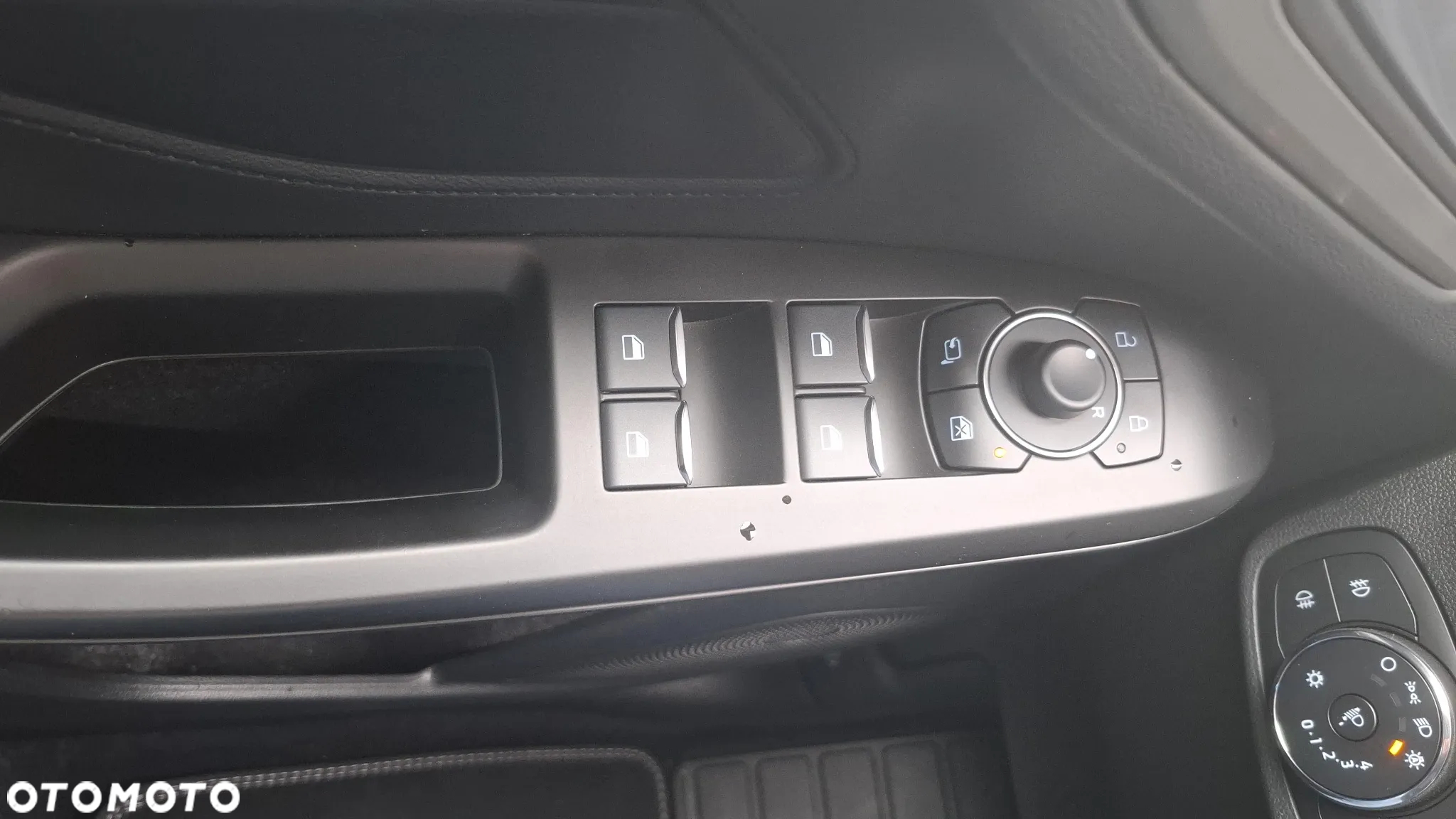 Ford Focus 1.0 EcoBoost Titanium X - 37