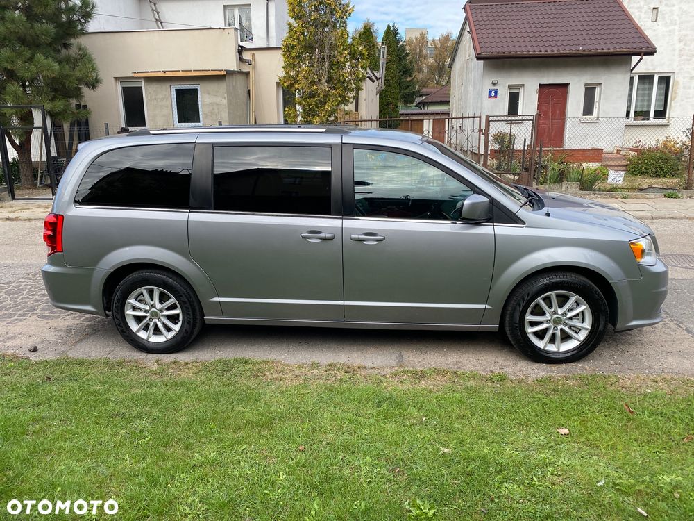 Dodge Grand Caravan - 2