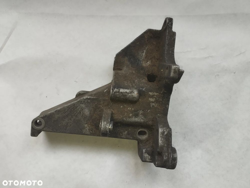 ŁAPA WSPORNIK POMPY BMW E39 2245747 - 1