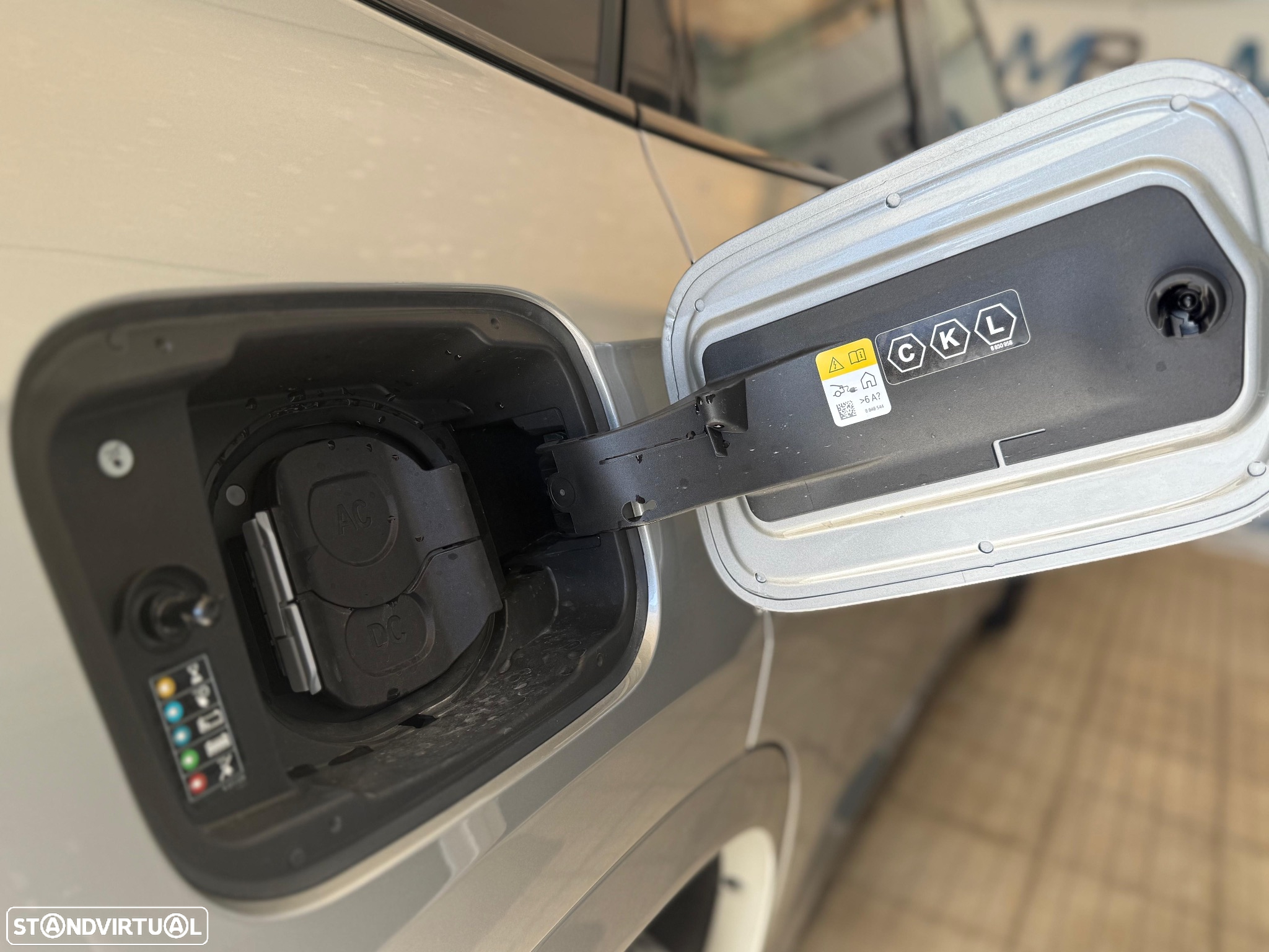 BMW iX1 eDrive20 Pack Desportivo M - 25