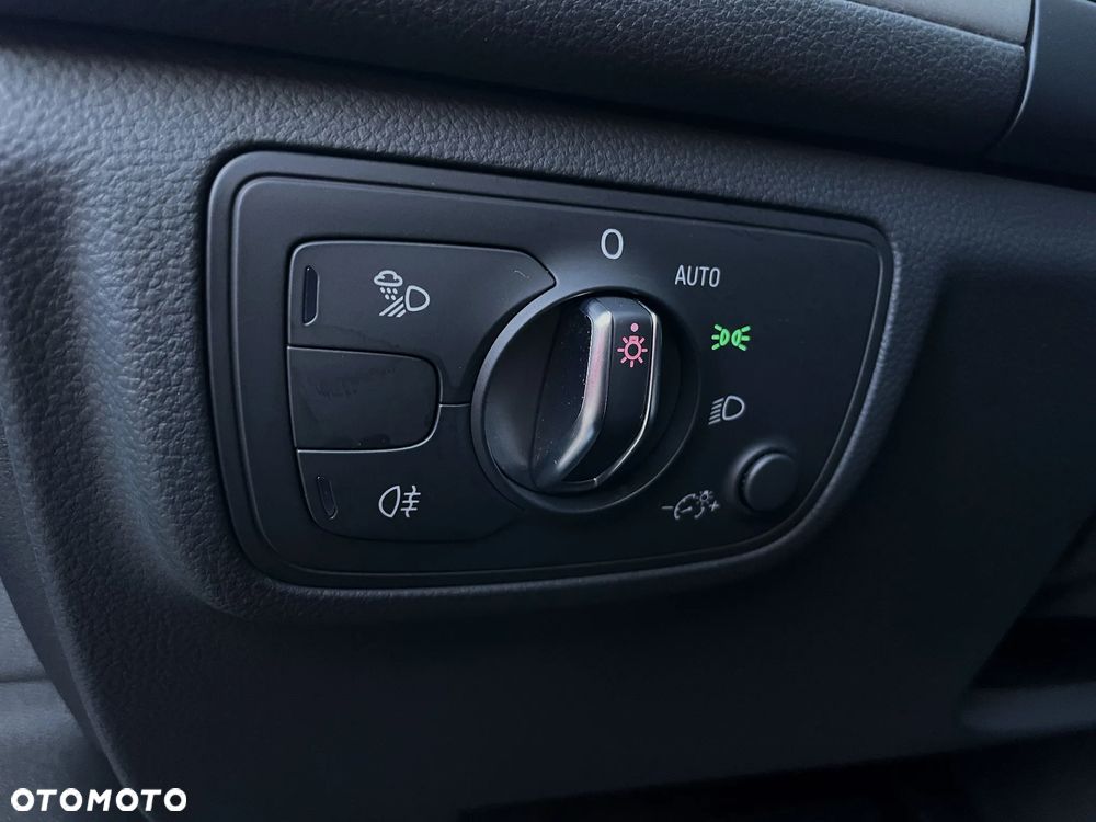 Audi A6 Avant 2.0 TDI Ultra S tronic - 34