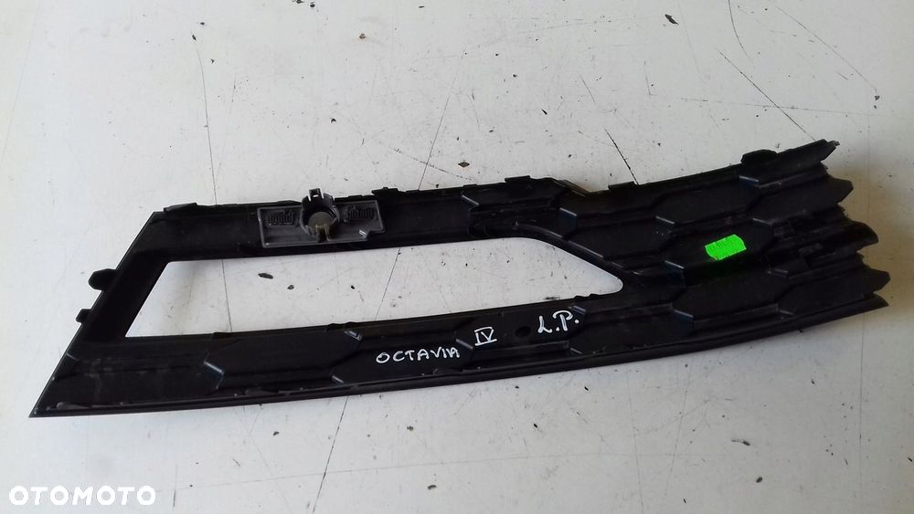 KRATKA ZDERZAKA LEWY PRZÓD SKODA OCTAVIA IV 19- - 2