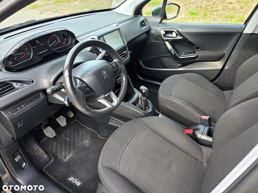 Peugeot 208 - 13