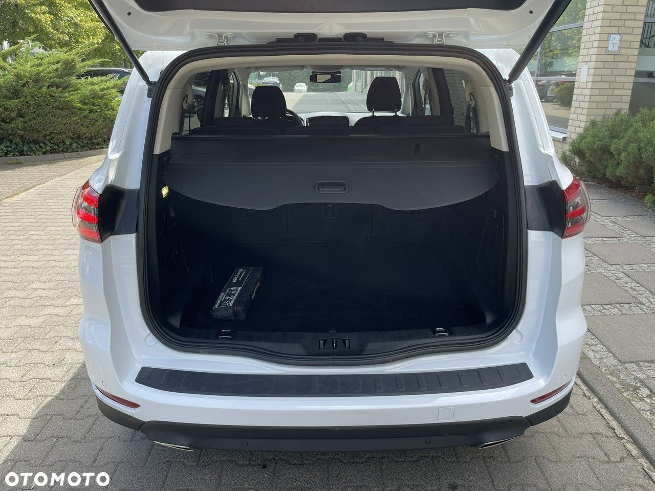 Ford S-Max - 11