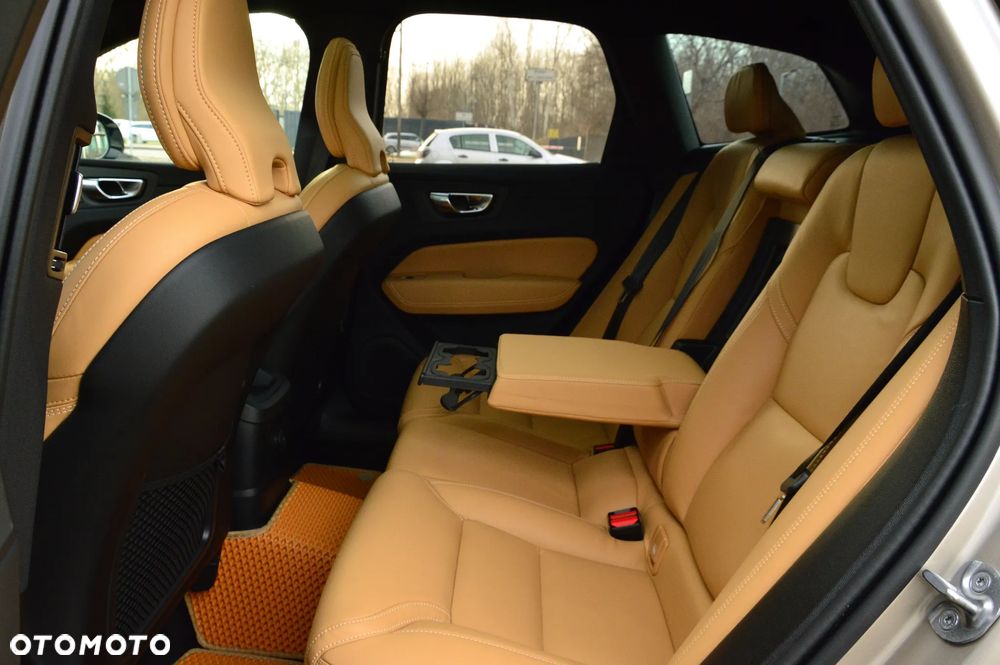 Volvo XC 60 T8 Plug-In Hybrid AWD Ultimate Dark - 16