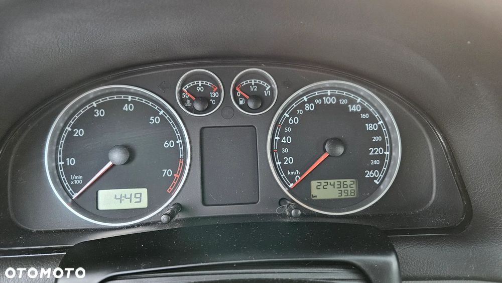 Volkswagen Passat 1.8T Basis - 8